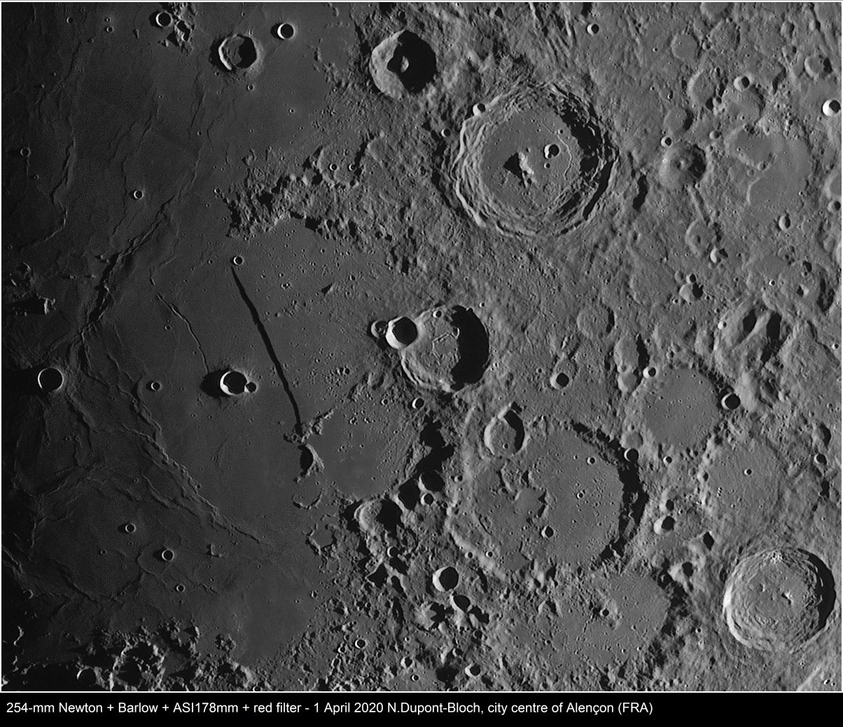 moon-04w22s-rupes-recta
