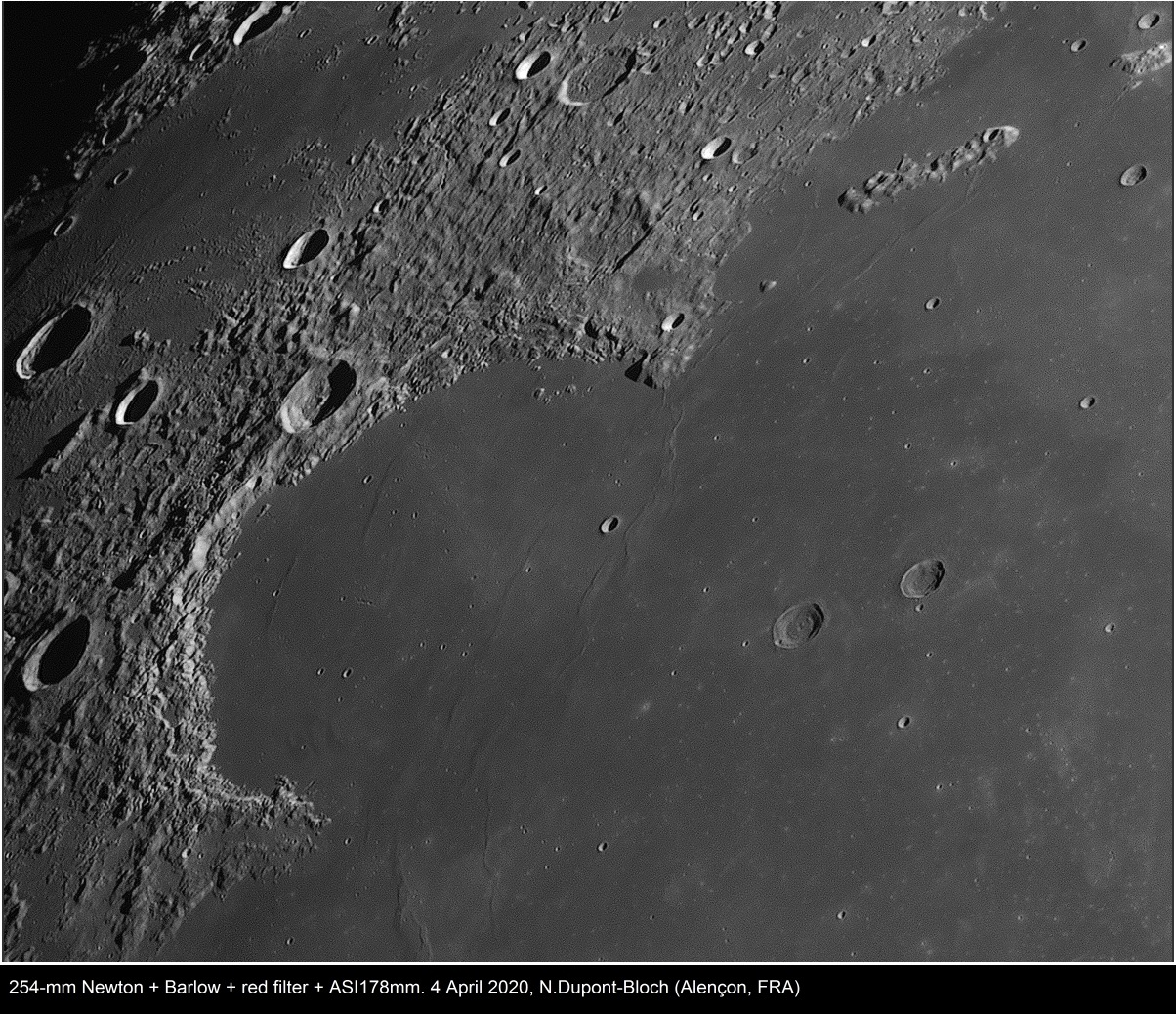 moon-24w42n-sinus-iridum